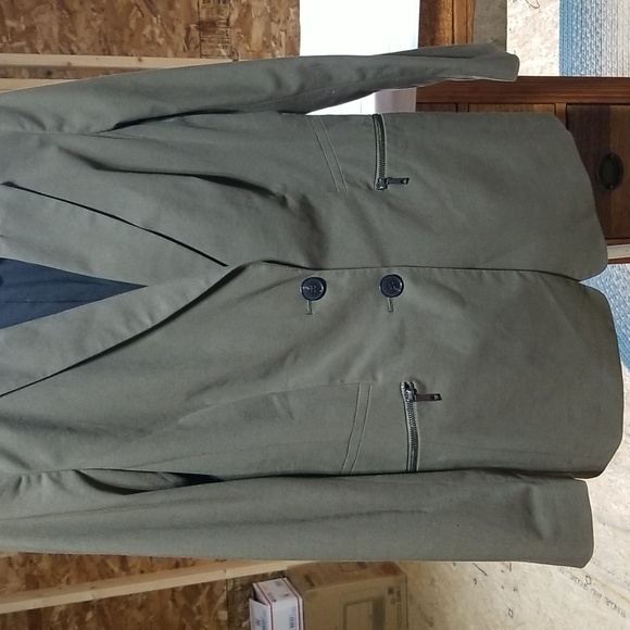 Fabulous moss green Lafayette 148 New York jacket. Size 10. - Picture 3 of 7